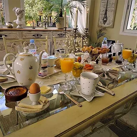 La Clef Des Champs Bed & Breakfast