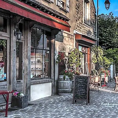 La Clef Des Champs Bed & Breakfast 3*