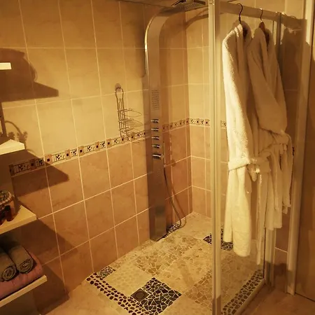 La Clef Des Champs Bed & Breakfast