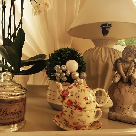 La Clef Des Champs Bed & Breakfast *