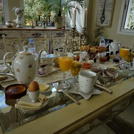 La Clef Des Champs Bed and Breakfast Chailly-en-Biere